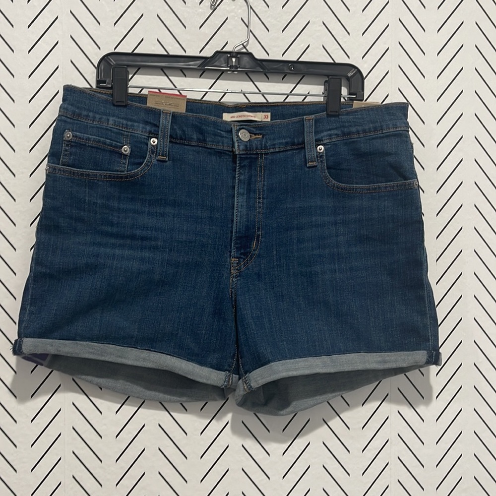 Women's Levi’s denim shorts. Size 16 Curvy, Beachy, Vacation.